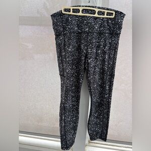 Black and White Patterned Leggings